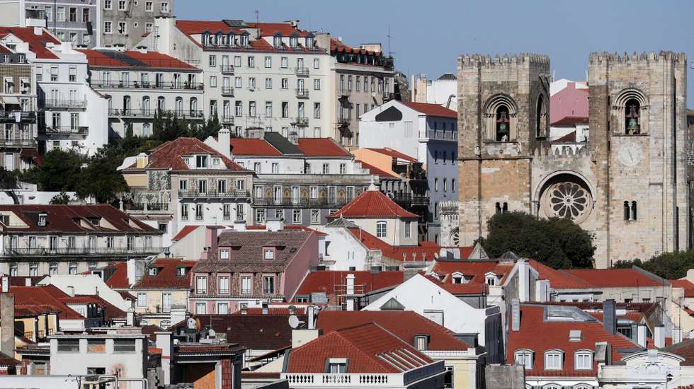 Vista geral da cidade de Lisboa com Sé patriarcal em 08 de novembro de 2021. TIAGO PETINGA/LUSA