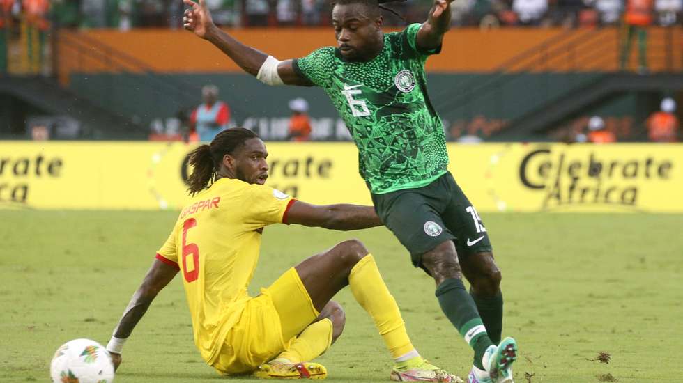 epa11121432 Moses Simon (R) of Nigeria and Kialonda Gaspar (L) of Angola in action during the CAF 2023 Africa Cup of Nations quarter final soccer match between Nigeria and Angola, in Abidjan, Ivory Coast, 02 February 2024.  EPA/LEGNAN KOULA