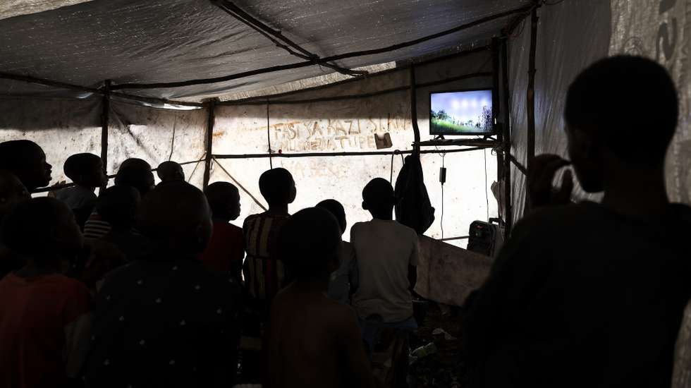 epa11873171 Internally displaced children watch a paid movie at a makeshift cinema at the Lushagala camp in Goma, Democratic Republic of the Congo, 03 February 2025. Lushagala Kashaka IDP camp, which hosts about 10,000 people, has been receiving back IDPs who had fled for days due to the recent conflict after the M23 (March 23 Movement) rebel group took control of Goma city, the capital of the North Kivu Province, days after claiming to have captured most of it after launching a large-scale offensive in the east of the DR Congo, which the DR Congo and the UN accuse Rwanda of backing.  EPA/STRINGER
