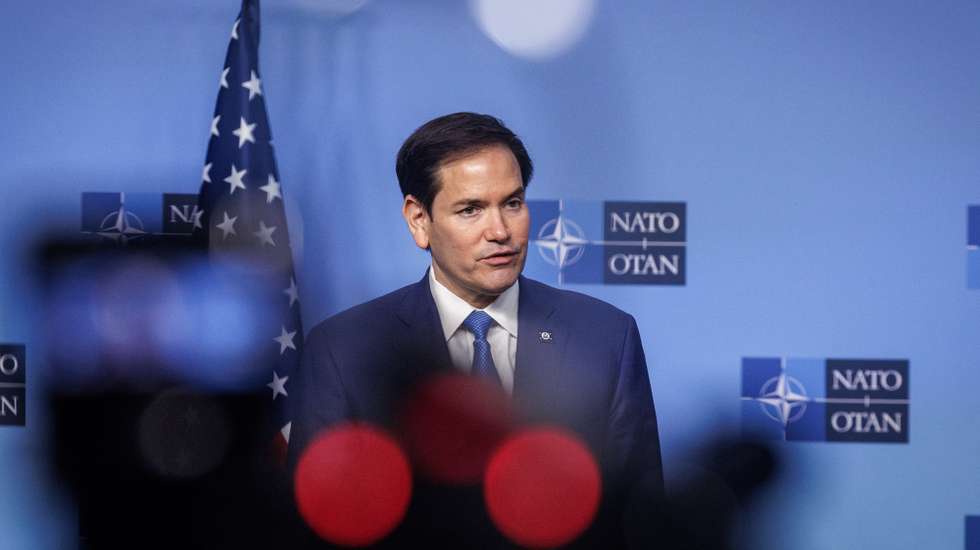 epa12007080 US Secretary of State Marco Rubio gives remarks to the media alongside the Secretary-General of NATO ahead of a meeting of the North Atlantic Treaty Organization (NATO) Ministers of Foreign Affairs in Brussels, Belgium, 03 April 2025.  EPA/OLIVIER MATTHYS