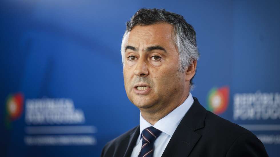 O ministro da Educação, Ciência e Inovação, Fernando Alexandre, intervém durante a conferência de imprensa após a reunião do Conselho de Ministros, no Campus XXI, em Lisboa, 31 de julho de 2025. ANTÓNIO PEDRO SANTOS/LUSA