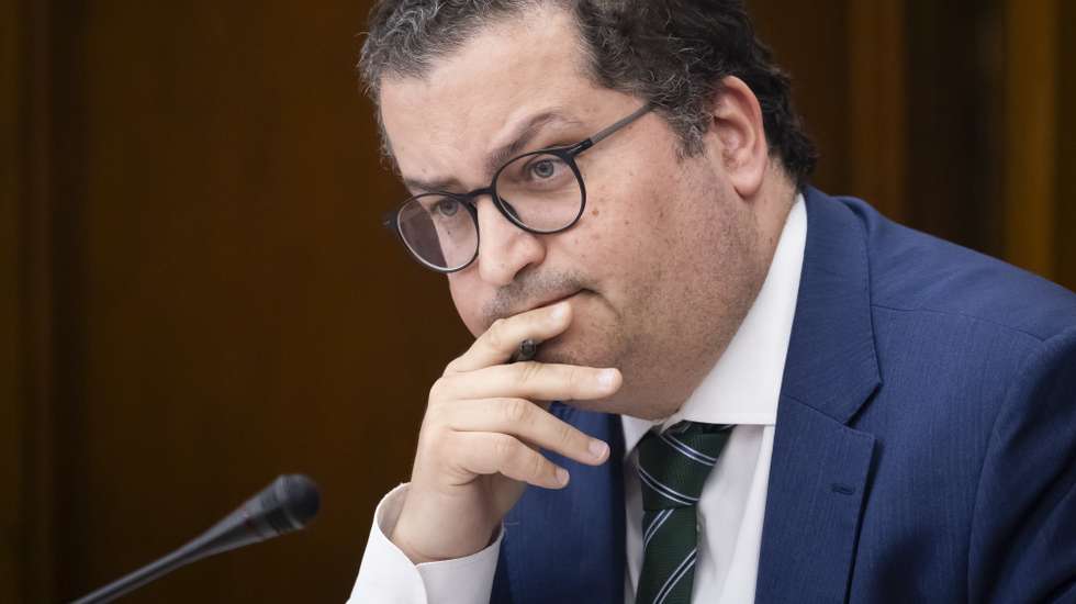 O ministro de Estado e das Finanças, Joaquim Miranda Sarmento, durante a sua audição na Comissão de Orçamento, Finanças e Administração Pública, na Assembleia da República, em Lisboa, 13 de maio de 2026.  JOSÉ SENA GOULÃO/LUSA
