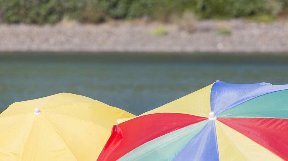 A Polícia Marítima do Douro deu instruções para que fosse hasteada a bandeira vermelha e colocados os avisos nos acessos à praia, interditando a ida a banhos