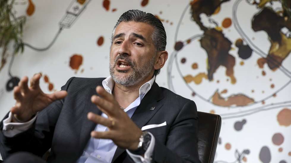 Alexandre Fonseca suspendeu as suas funções e diz querer esclarecimento cabal da verdade
