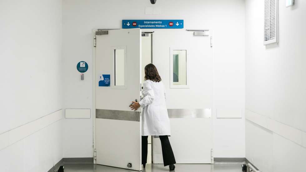 "Populações do concelho passariam a estar a mais de 50 quilómetros" do hospital, diz o documento