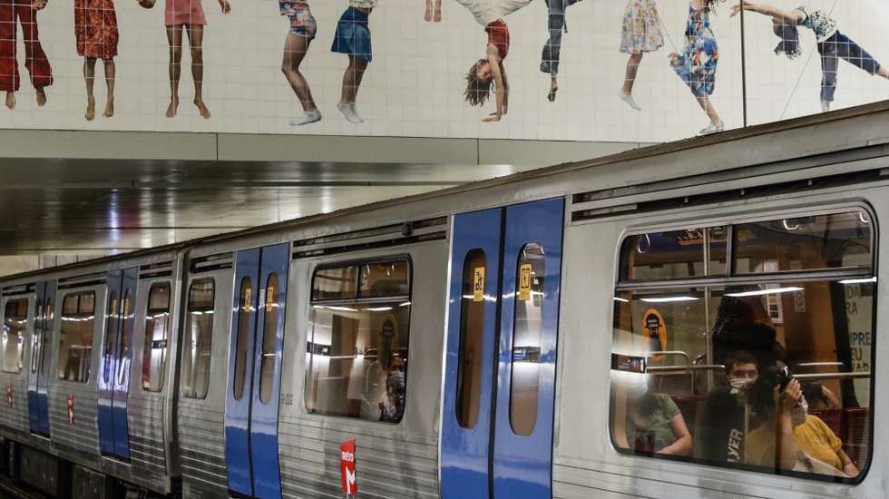 Metro de Lisboa suspende negociações sobre carreiras devido à crise política