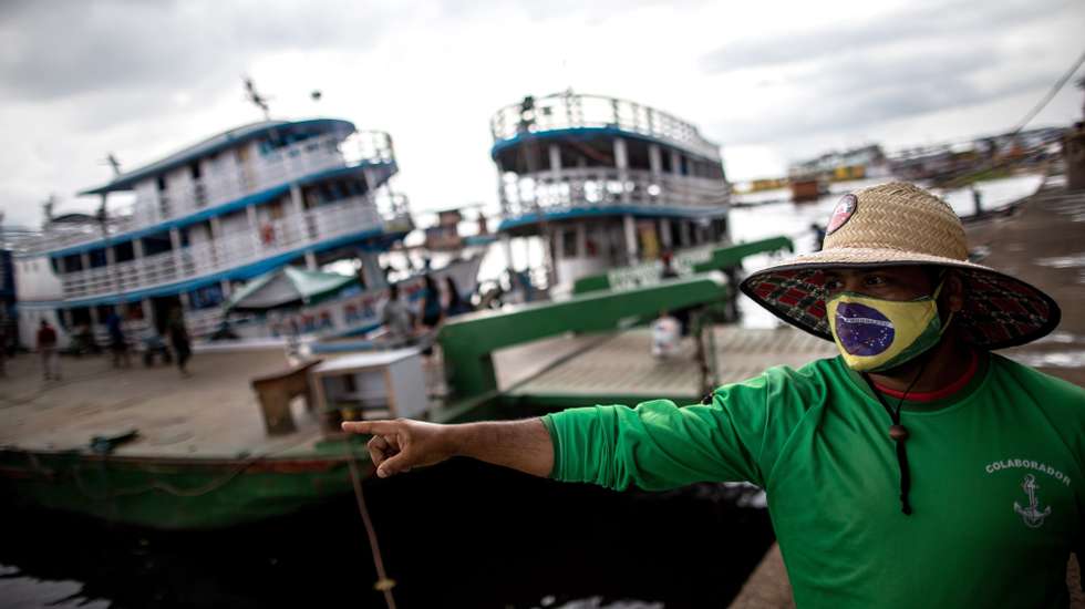 epa08940120 General view of a port on the Amazon River, in Manaus, Brazil, 15 January 2021. The new variant of the covid detected in the Brazilian Amazon has led the United Kingdom to block flights from Portugal and South America as well as some regions of Brazil to impose barriers on travelers from the state of Amazonas, which is in total collapse from the virus. Deaths from covid have skyrocketed in the Amazonas, where almost 6,000 people have died from the virus, and the region capital Manaus, which concentrates 2 of the 3 million of its inhabitants, collapsed again due to the lack of beds -and now oxygen too-, after the one suffered 10 months ago.  EPA/Raphael Alves