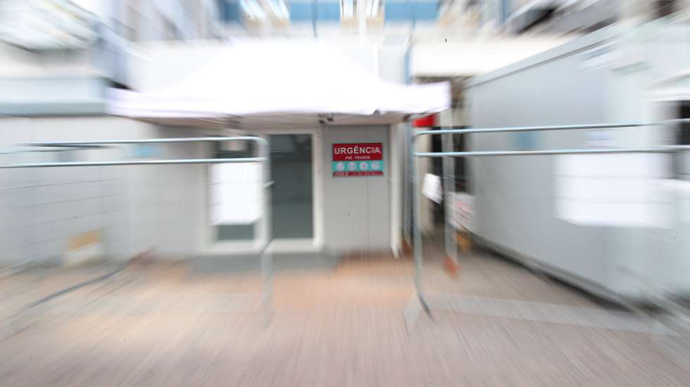 Entrada da triagem nas urgências do Hospital do Espírito Santo De Évora, em Évora, 16 de fevereiro de 2021. NUNO VEIGA/LUSA