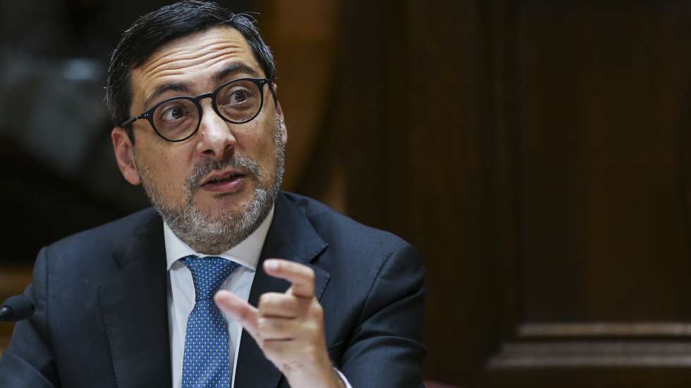 O secretário de Estado Adjunto dos Assuntos Fiscais, António Mendonça Mendes, intervém durante a sua audição perante a Comissão de Orçamento e Finanças, na Assembleia da República, em Lisboa, 03 de março de 2021. MANUEL DE ALMEIDA/LUSA