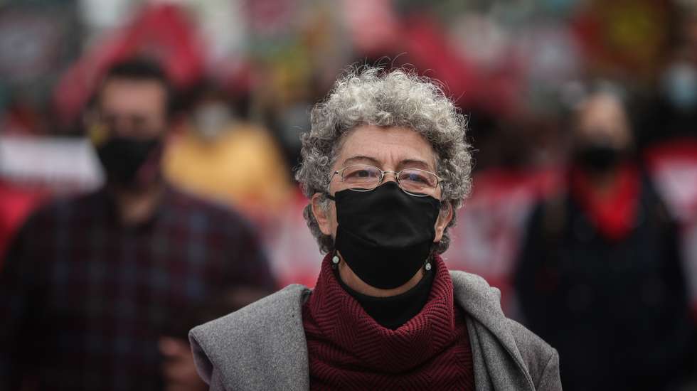 A secretária-geral da CGTP-IN, Isabel Camarinha, participa na manifestação sob o lema “Com Confiança, Determinação e Luta - Por um Portugal com Futuro! Salários, Emprego e Direitos”, em Lisboa, 25 de fevereiro de 2021. MÁRIO CRUZ/LUSA