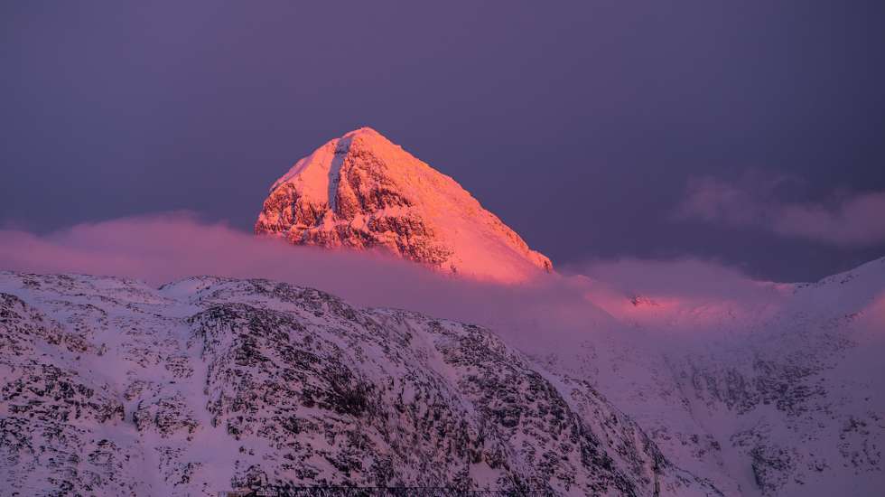epaselect epa09112939 A view of a Sunset in Nuuk, Greenland, 02 April 2021 (Issued 03 April 2021). The Danish autonomous territory Greenland will hold parliamentary elections on 06 April 2021.  EPA/Emil Helms  DENMARK OUT