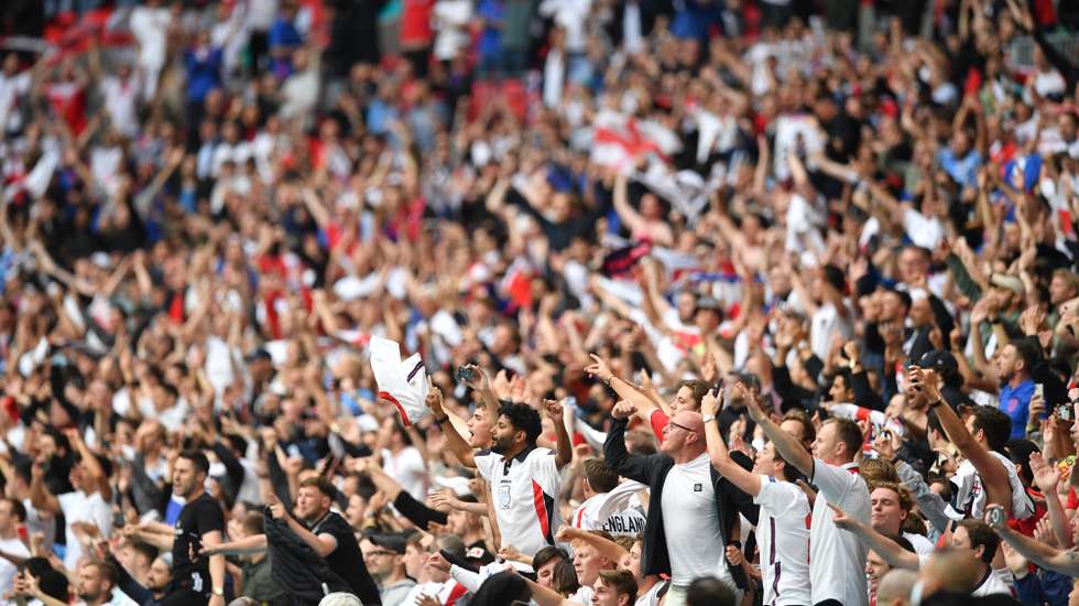 epa09311775 Fans of England celebrate after the UEFA EURO 2020 round of 16 soccer match between England and Germany in London, Britain, 29 June 2021.  EPA/Justin Tallis / POOL (RESTRICTIONS: For editorial news reporting purposes only. Images must appear as still images and must not emulate match action video footage. Photographs published in online publications shall have an interval of at least 20 seconds between the posting.)