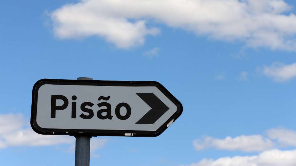 Placa da aldeia de Pisão, que ficará submersa quando a Barragem do Pisão for construida. Realizou-se hoje a cerimónia de apresentação das conclusões do grupo de trabalho que estudou o modelo de financiamento e gestão da Barragem do Pisão. Crato, 07 de junho de 2019. NUNO VEIGA/LUSA
