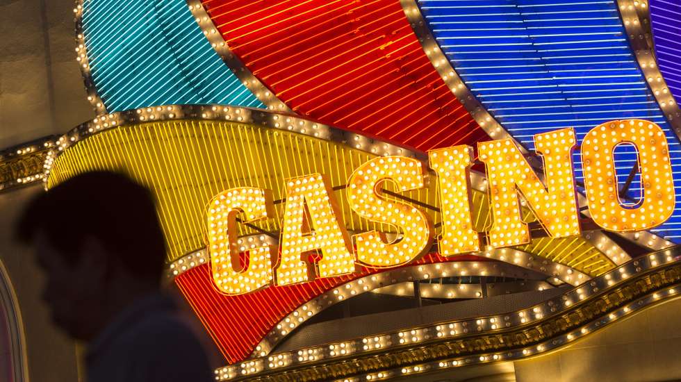 epa08191734 (FILE) - Tourists walk past the Casino Lisboa in Macau, China, 06 May 2016 (reissued 04 February 2020). According to media reports, Macao announced it will be closing their casinos for two weeks due to the outbreak of the coronavirus.  EPA/JEROME FAVRE *** Local Caption *** 52741364