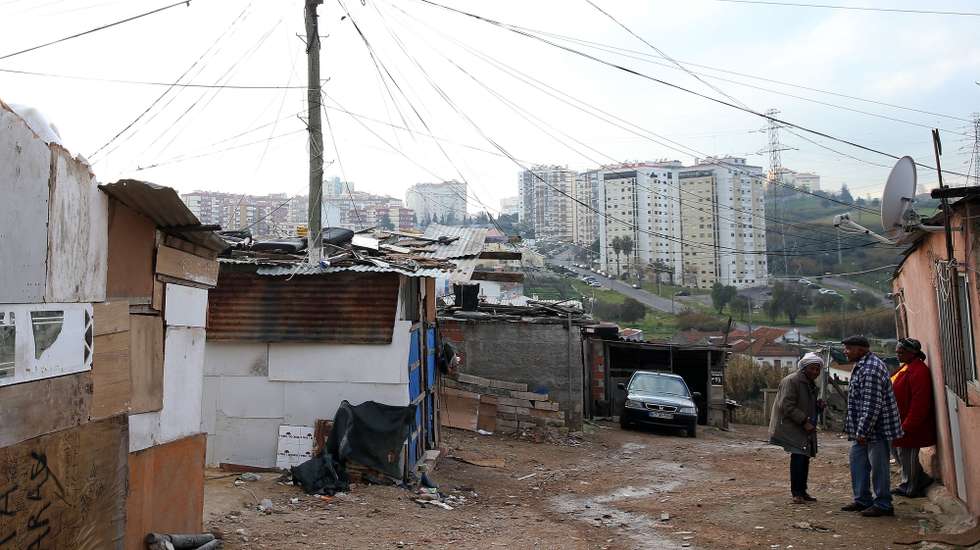 Moradores do Bairro do Barruncho, em Odivelas