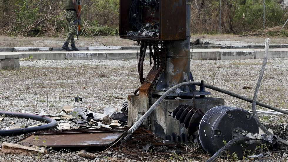 O conflito armado em Cabo Delgado deixou inoperacional desde há um ano a subestação elétrica de Awasse que abastecia toda a região, Mocimboa da Praia, Cabo Delgado, Moçambique, 9 de setembro de 2021. A Eletricidade de Moçambique (EDM) estima que os prejuízos naquela infraestrutura atinjam cerca de 8,4 milhões de euros. Uma comitiva da empresa Eletricidade de Moçambique e do Governo moçambicano liderada pelo ministro dos Recursos Minerais e Energia, Max Tonela, visitou hoje zonas libertadas do conflito armado em Cabo Delgado para avaliar danos e estudar reparações. LUIS MIGUEL FONSECA/LUSA