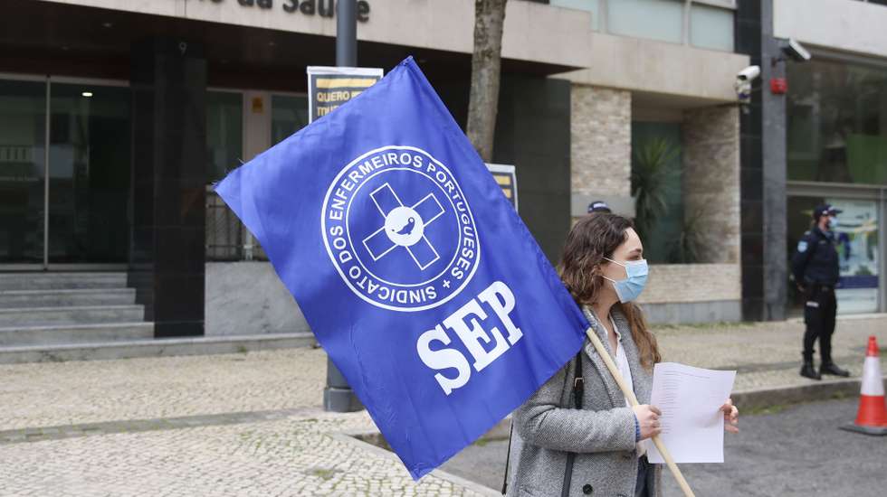Concentração de dirigentes do Sindicato dos Enfermeiros Portugueses pela abertura imediata do processo negocial, junto ao Ministério da Saúde, em Lisboa, 07 de abril de 2022. ANTÓNIO   COTRIM/LUSA