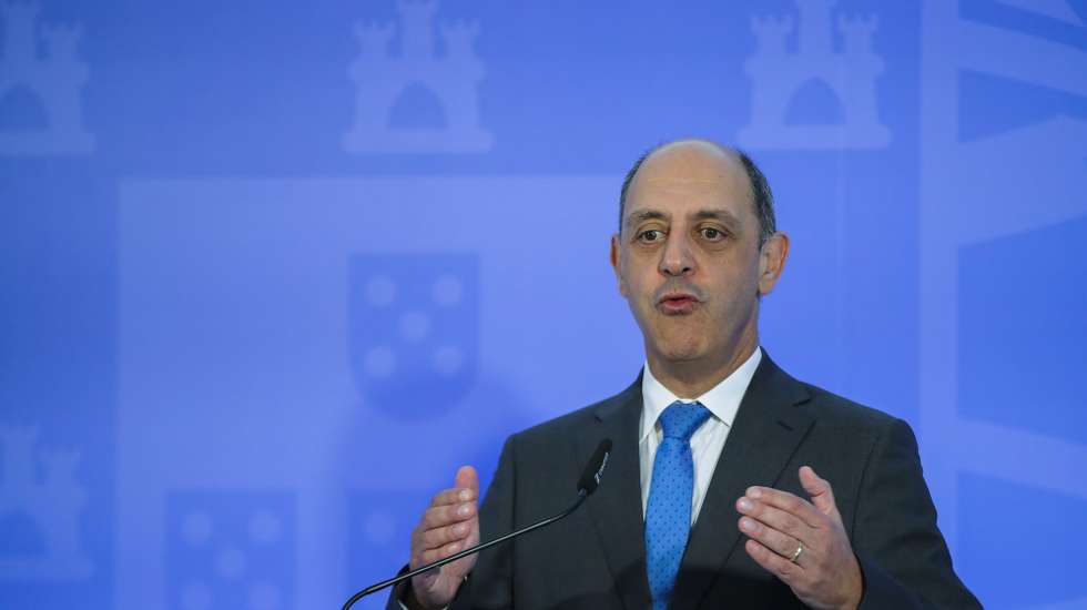 O ministro da Saúde, Manuel Pizarro, durante conferência de imprensa no final da reunião do Conselho de Ministros, no antigo ministério do Mar, em Oeiras, 10 de novembro de 2022. MANUEL DE ALMEIDA/LUSA