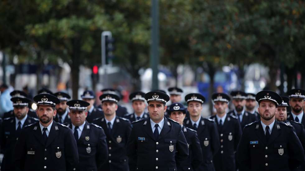 Novos agentes da Polícia de Segurança Pública durante a cerimónia de apresentação das equipas dedicadas ao policiamento de visibilidade na área do Comando Metropolitano do Porto (COMETPOR) da PSP, no centro do Porto, 12 de outubro 2022. ESTELA SILVA/LUSA
