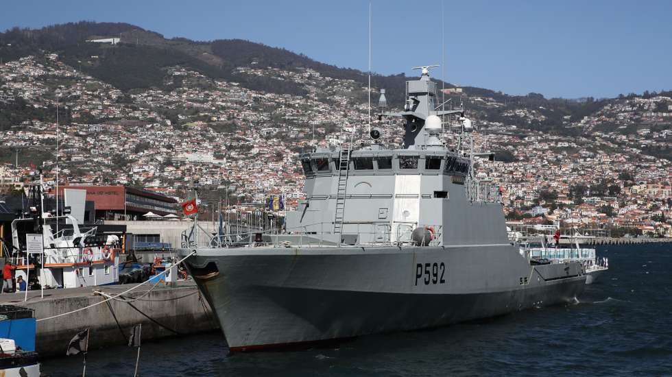 A Marinha ordenou uma inspeção às condições de segurança do navio Mondego, que no sábado serviram de argumento para que parte da guarnição se tenha recusado a embarcar para cumprir uma missão militar, disse à Lusa fonte da Armada, Funchal, Madeira, 14 de março de 2023. Os 13 militares que se recusaram a embarcar alegando “razões de segurança”, tal como manifestaram num documento, encontravam-se ao principio desta tarde retidos no navio, confirmou fonte da Marinha à Lusa. JOÃO HOMEM GOUVEIA/LUSA