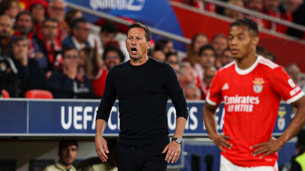 Roger Schmidt voltou a explicar na conferência de imprensa que não era obrigado a fazer cinco substituições e que não quis tirar João Mário e Rafa do jogo
