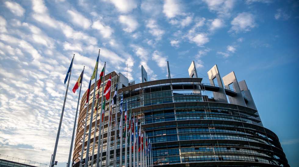 epa10180982 The European Parliament during a debate on the consequences of the drought and fires in Strasbourg, France, 13 September 2022. European Commission President Ursula von der Leyen will deliver the 2022 State of the Union on 14 September.  EPA/CHRISTOPHE PETIT TESSON