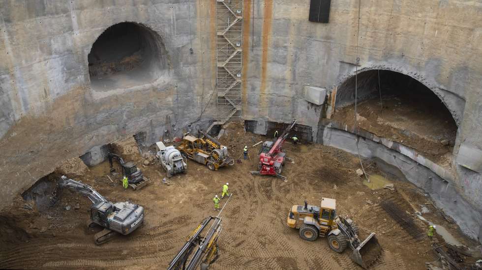 Obras de construção das novas linhas do Metro em Vila Nova de Gaia, 30 de maio de 2022. A linha Rubi será uma nova linha do Metro do Porto entre Santo Ovídio (Vila Nova de Gaia) e Casa da Música (Porto), com passagem na estação ferroviária das Devesas, em Gaia, e incluindo uma nova ponte sobre o rio Douro, entre as zonas do Candal (Gaia) e do Campo Alegre (Porto).
 JOSÉ COELHO/LUSA