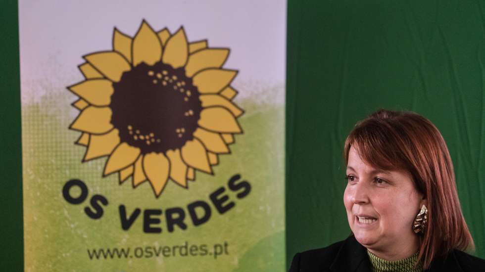 A dirigente do Partido Ecologista "Os Verdes" (PEV), Mariana Silva, fala aos jornalistas no final da reunião do Conselho Nacional do partido, em Lisboa, 12 de fevereiro de 2022.  Na reunião foi analisada a situação eco-política do país com destaque para os resultados eleitorais. MÁRIO CRUZ/LUSA