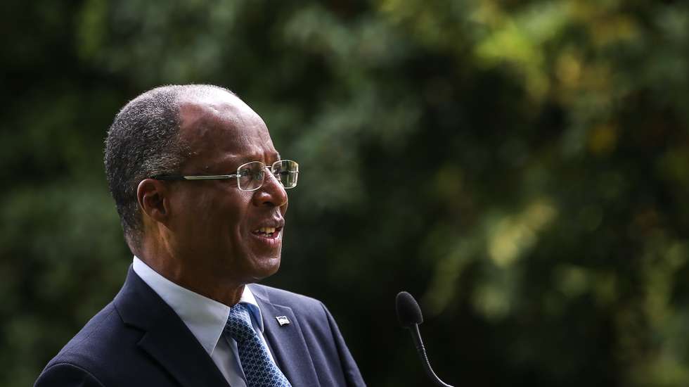 O primeiro-ministro cabo-verdiano, José Ulisses Correia discursa durante uma conferencia de imprensa conjunta após um encontro com o seu homólogo de Portugal, António Costa (ausente na imagem), durante a sua visita a Lisboa, em Lisboa, 20 de junho de 2023. RODRIGO ANTUNES/LUSA