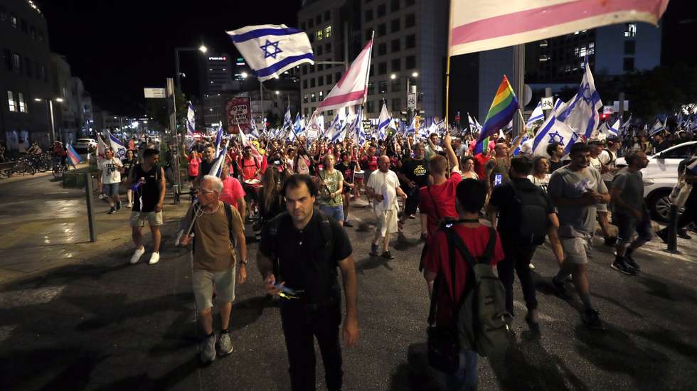 epa10772081 Anti-government demonstrators march during a protest against the Israeli judicial reform, in Tel Aviv, Israel, 27 July 2023. The Israeli parliament, or Knesset, passed a bill on 24 July that limits the Supreme Court's powers.  EPA/ATEF SAFADI