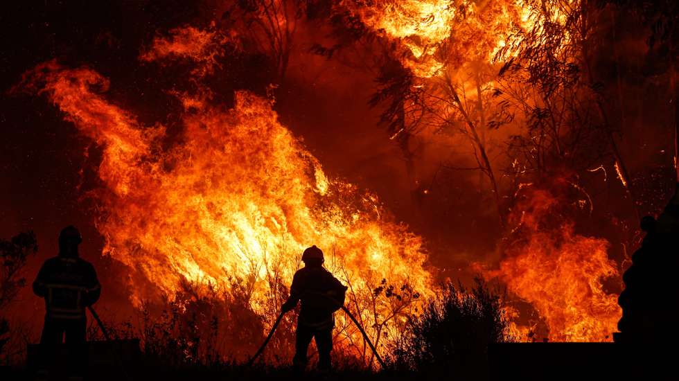 epa10789285 AFirefighters work to put out the flames in the municipality of Odemira, 07 August 2023.  The fire, which broke out in the Baiona area, in the parish of SÃ£o TeotÃ³nio, 05 August, has already forced the evacuation of four locations in the municipality of Odemira (Vale dos Alhos, Vale de Ãgua, ChoÃ§a dos Vales and Relva Grande) and a rural tourism unit.  EPA/LUIS FORRA