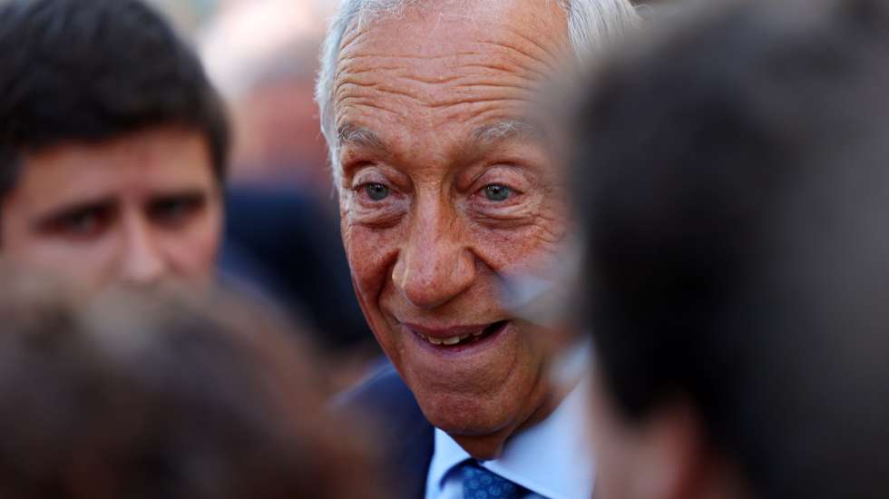 O Presidente da República, Marcelo Rebelo de Sousa, fala aos jornalistas no final de uma cerimónia na autarquia de Vila Viçosa, 30 de julho de 2023. NUNO VEIGA/LUSA