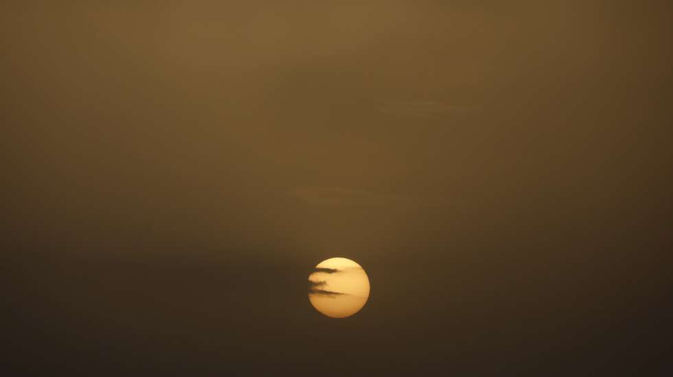epa10046864 The sun sets during dusty weather covering the capital Sana'a, Yemen, 01 July 2022. The Yemen meteorological service has warned of a wave of dust sweeping through some provinces. Dust and sand storms hit Yemen at summer as the Arab country is located in a semi-desert desert region.  EPA/YAHYA ARHAB