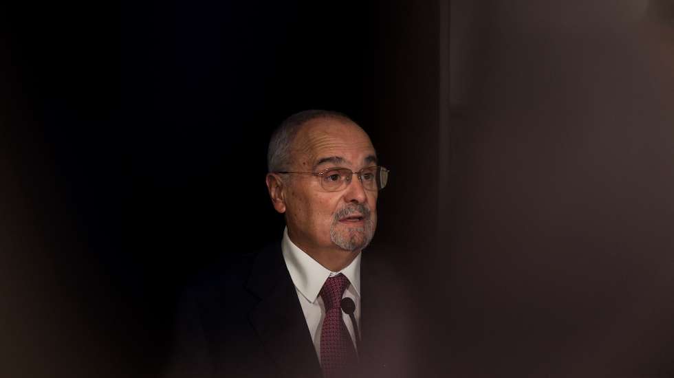O presidente da Confederação do Comércio e Serviços de Portugal (CCP), João Vieira Lopes, fala à imprensa após participar numa audiência com o Presidente da República, Marcelo Rebelo de Sousa (ausente na fotografia), no Palácio de Belém, em Lisboa, 29 de dezembro de 2022. TIAGO PETINGA/LUSA