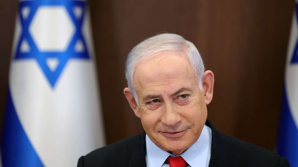 epaselect epa10885363 Israeli Prime Minister Benjamin Netanyahu attends the Israeli government's weekly cabinet meeting at the prime minister's office in Jerusalem, 27 September 2023.  EPA/ABIR SULTAN / POOL