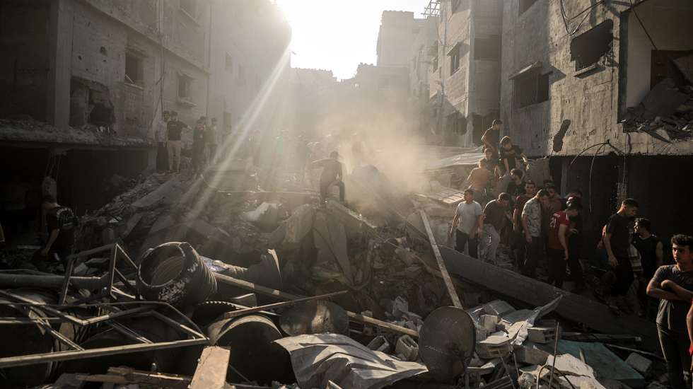 epa10914352 A destroyed house following an Israeli air strike in the western Shati refugee camp, western Gaza Strip, on October 12, 2023. More than 1,200 Palestinians were killed and more than 5,000 injured, according to the Palestinian Ministry of Health. After Israel began bombing the Palestinian Strip in response to the attacks carried out by the Islamic movement Hamas on Israel from the Gaza Strip on October 7. More than 3,000 people, including 1,500 Hamas militants, have been killed and thousands wounded in Gaza and Israel since October 7, according to Israeli military sources and Palestinian officials.  EPA/HAITHAM IMAD