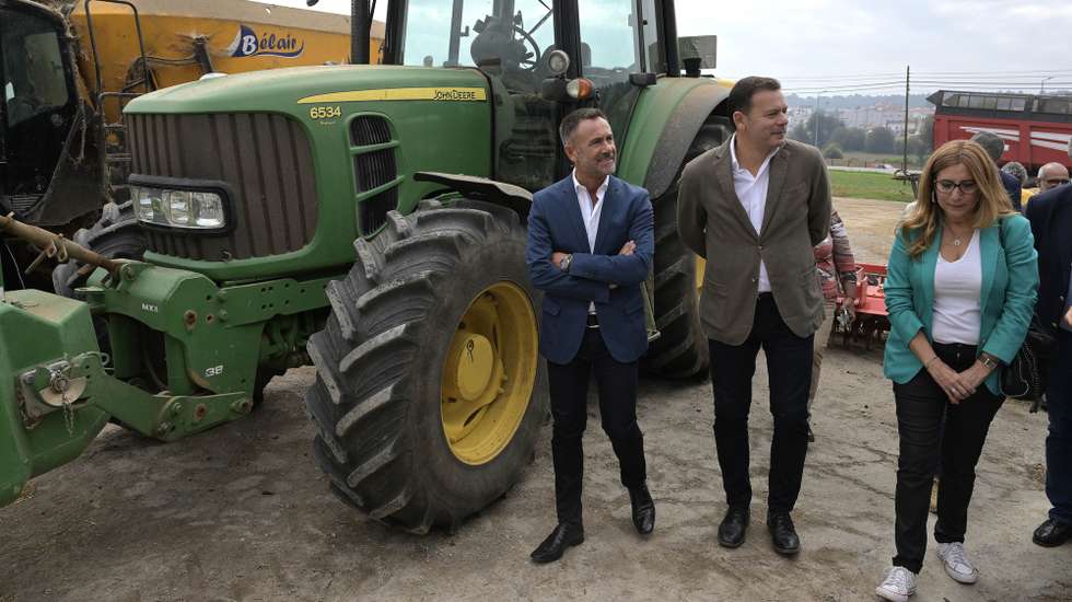 O presidente do Partido Social Democrata (PSD) Luís Montenegro, durante uma visita a uma vacaria, no âmbito d o programa “Sentir Portugal no Porto”, em Vila do Conde. 13 de outubro de 2023. FERNANDO VELUDO/LUSA