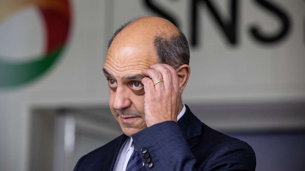 O ministro da Saúde Manuel Pizarro durante uma reunião com a Direção Executiva do Serviço Nacional de Saúde no Centro Hospitalar Universitário São João, Porto, 13 de outubro de 2023.  JOSÉ COELHO/LUSA