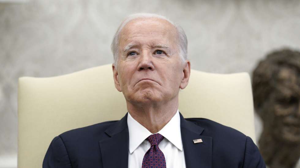 epa10938522 US President Joe Biden looks on during a meeting with Australian Prime Minister Anthony Albanese (unseen) in the Oval Office of the White House in Washington, DC, USA, 25 October 2023.  EPA/Yuri Gripas / POOL