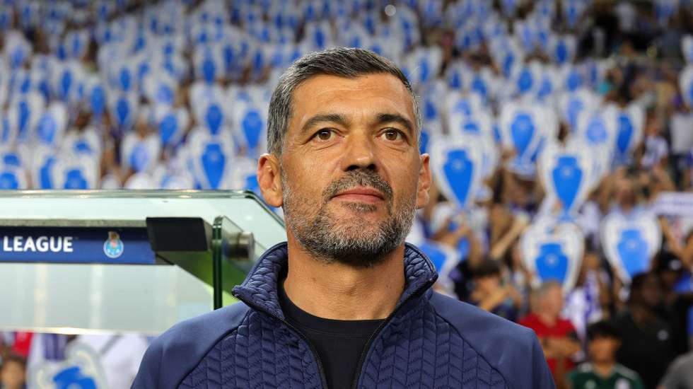FC Porto head-coach, Sergio Conceicao, reacts during the UEFA Champions League Group H soccer match, FC Porto vs FC Barcelona, at Dragao stadium, Porto, Portugal, 04 october 2023. ESTELA SILVA/LUSA