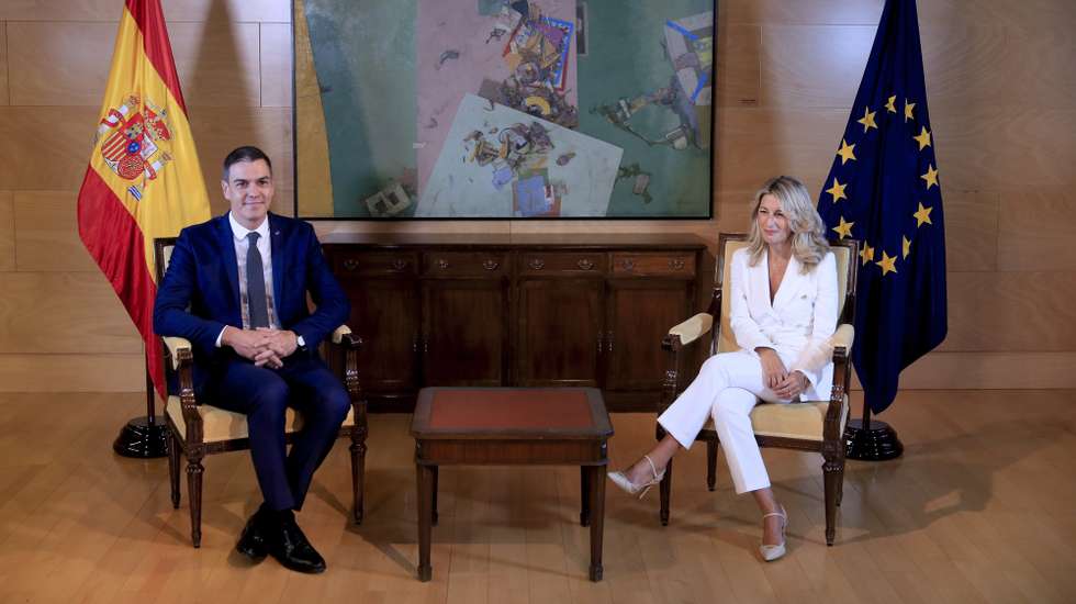 epa10898845 Spain's acting Prime Minister Pedro Sanchez (L) meets with the leader of Sumar Yolanda Diaz (R) at the Lower House as he starts the round of negotiations to find support at Parliament for his investiture in Madrid, Spain, 04 October 2023, a day after King Felipe VI proposed him as candidate for the investiture. Pedro Sanchez is to find support at Parliament after the investiture of the leader of the People's Party (PP) failed last 29 September 2023.  EPA/FERNANDO ALVARADO