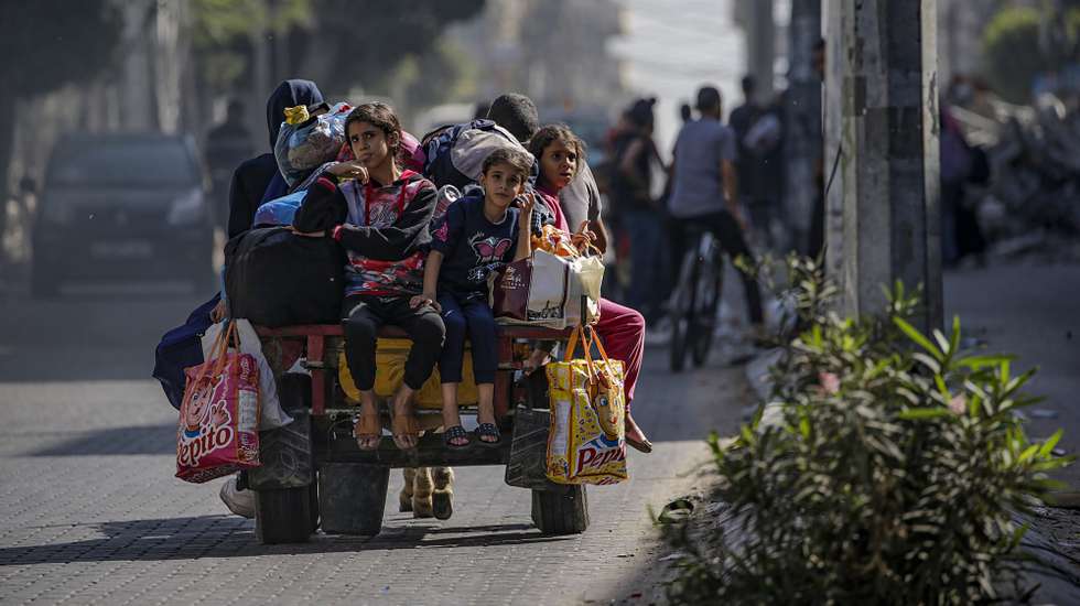 Exército israelita diz que 50.000 civis retiraram do norte de Gaza em direção a sul
