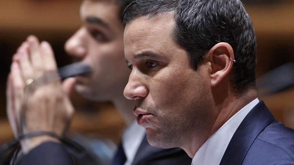 O ministro das Infraestruturas, João Galamba, fala perante a Comissão de Economia, Obras Públicas, Planeamento e Habitação na Assembleia da República em Lisboa, 10 de novembro de 2023. TIAGO PETINGA/LUSA