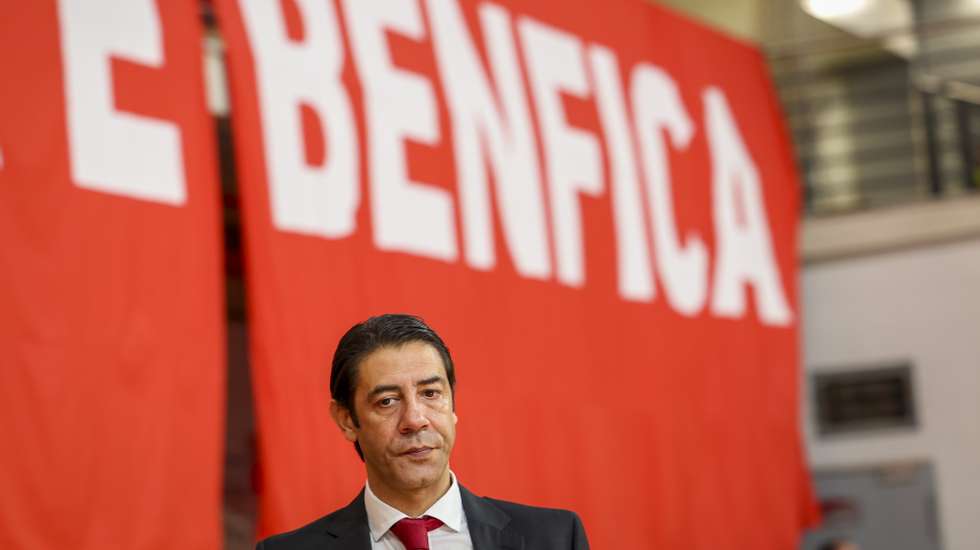 O presidente do Benfica, Rui Costa, assiste ao quinto jogo da final do playoff do Campeonato Nacional, realizado no pavilhão da Luz, em Lisboa, 06 de maio de 2023. JOSÉ SENA GOULÃO/LUSA