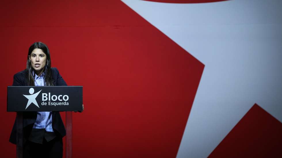 A coordenadora do Bloco de Esquerda (BE), Mariana Mortágua, discursa durante um comício com o tema “Levar o país a sério”, em Lisboa, 30 de novembro de 2023. RODRIGO ANTUNES/LUSA
