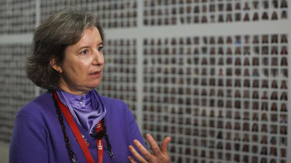 A presidente do Instituto Português de Oncologia (IPO), Eva Falcão, durante uma entrevista à agência Lusa, em Lisboa, 27 de dezembro de 2023. O Instituto Português de Oncologia (IPO), que comemora hoje 100 anos, nasceu do sonho e do trabalho do cirurgião Francisco Gentil, vocacionado para a assistência a doentes oncológicos, investigação, estudo e tratamento da doença. (ACOMPANHA TEXTO DA LUSA DO DIA 29 DE DEZEMBRO DE 2023). TIAGO PETINGA/LUSA