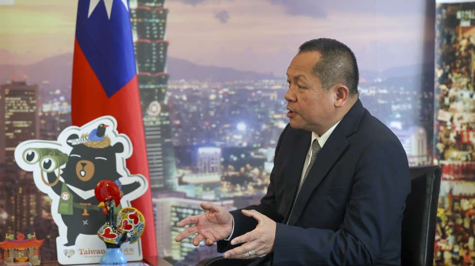O representante de Taiwan em Portugal, Chang Tsu-che, durante uma entrevista à Agência Lusa, sobre a antecipação de eleições no país, a comunidade em Portugal, expectativas para o resultado da votação,  especialmente nas relações com a China e relações bilaterais, Lisboa, 11 de janeiro de 2024. (ACOMPANHA TEXTO DE 12 DE JANEIRO DE 2024). MANUEL DE ALMEIDA/LUSA