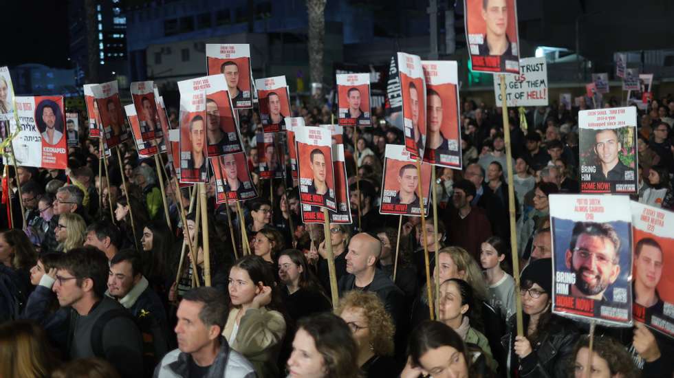 epa11092567 Protesters take part in a rally calling for the immediate release of Israeli hostages held by Hamas in Gaza, outside the Kirya military base in Tel Aviv, Israel, 20 January 2024. According to the Israeli army, 133 Israelis are still being held hostage by Hamas in Gaza.  EPA/ABIR SULTAN