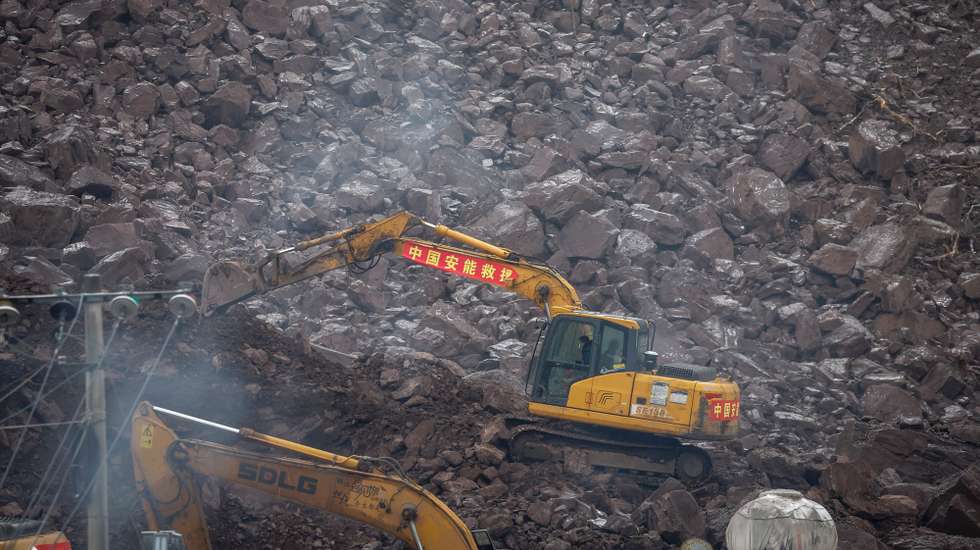 Mais de 1.000 soldados e bombeiros foram destacados para as operações de resgate