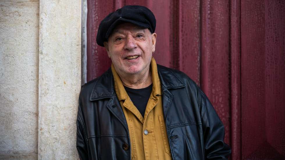 O cantor Paulo de Carvalho, em entrevista à Lusa a propósito do lançamento do seu novo álbum,  em Lisboa, 06 de fevereiro de 2024. JOSÉ SENA GOULÃO/LUSA (ACOMPANHA TEXTO DE 10 DE FEVEREIRO DE 2024)